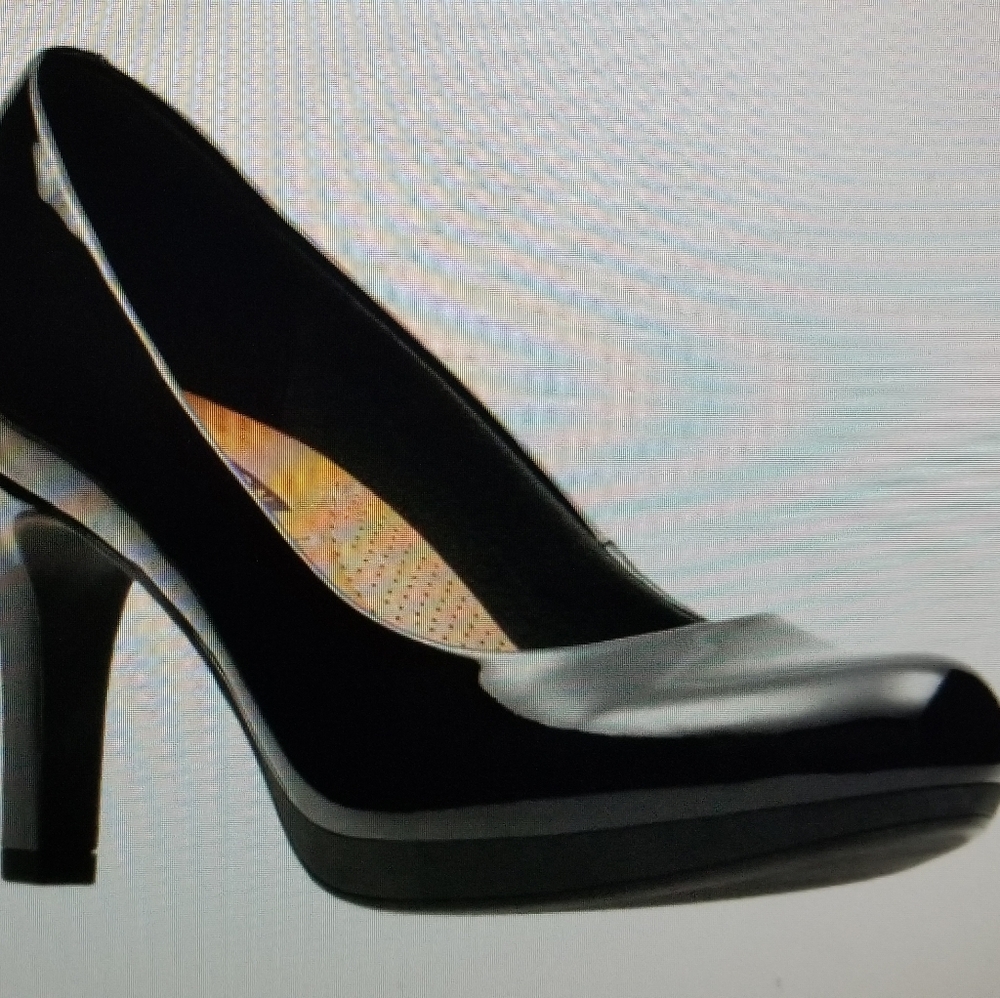 Clarks Adriel Viola - Black Patent Leather Heel Shoes - Size 6 W. 3" heel.